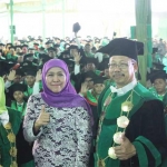 Khofifah bersama Rektor Unisla.