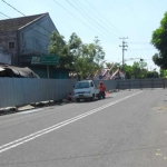 Suasana di jalan Ir Soekarno Kota Blitar, setelah ditutup untuk pengerjaan proyek City Walk. foto: AKINA/ BANGSAONLINE