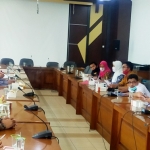 Rapat kerja Komisi IV DPRD dengan Dinas KBPP di Gedung DPRD Pasuruan.