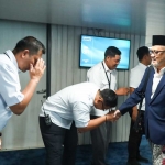 Menhaj Gus Irfan saat tiba di tanah air bersama sebagian Tim Amirul Hajj usai menjalankan tugas pengawasan penyelenggaraan ibadah haji 1447 H/2026 M di Arab Saudi. Foto: MCH 2026