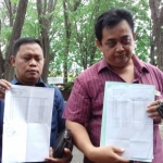 Warga menunjukkan bukti tunggakan PBB yang seharusnya sudah kadaluwarsa.