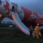 Pesawat AirAsia tergelincir keluar jalur. foto via merdeka.com