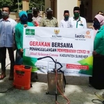 Baznas bareng relawan UPZ lakukan penyemprotan di Kecamatan Giligenting.