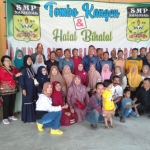 Para Alumni SMP Nasional angkatan 86 saat foto bersama.