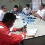 SIDAK. Sejumlah anggota komisi A DPRD Bojonegoro tampak berdiskusi dengan perwakilan pejabat perusahaan JOB P-PEJ. Foto: Eky Nurhadi/BANGSAONLINE
