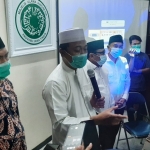 Ketua Komisi Fatwa MUI Jawa Timur, KH. Makruf Khozin memberi keterangan pers di Sekretariat MUI Jatim. foto: istimewa