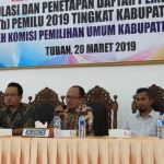 Komisioner KPU Tuban saat menggelar pleno penetapan DPTb.