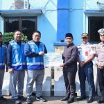 Wali Kota Pasuruan, Adi Wibowo, saat menghadiri serah terima bantuan 21 beton barrier dari PT Jasa Marga.