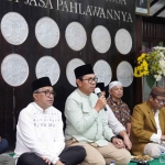 Wali Kota Batu, Nurochman, saat memberi sambutan dalam doa bersama untuk korban demo, Affan Kurniawan.