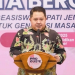 Konferensi pers terkait beasiswa di Jember.
