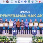 Pj Gubernur Jatim saat menghadiri peluncuran Data Regsosek Bappenas di Jakarta.