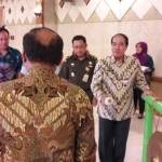 Sekkab, Moh Najib didampingi Kabag Hukum, Edy Hadi S, SH ketika membuka lomba kadarkum. foto:  syuhud/BANGSAONLINE