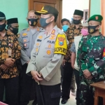 Kapolres Kediri AKBP Lukman Cahyono saat mengecek lumbung pangan di Kampung Tangguh Semeru Desa Bendo, Kecamatan Pagu. 