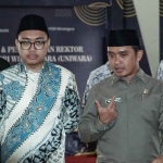 Wali Kota Pasuruan saat menghadiri pelantikan Rektor Uniwara periode 2025-2030.