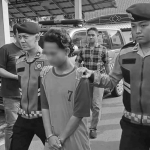 Pelaku saat berada di Mapolres Jombang.
