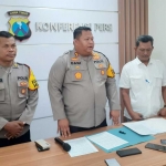 Kapolres Pamekasan AKBP Jazuli Dani Irawan saat menyampaikan permintaan maaf atas tindakan oknum brimob yang melakukan pemukulan.