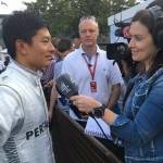 Rio Haryanto saat diwawancarai salah satu wartawan usai gagal finish. foto: manor