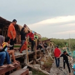 Sejumlah travel agent saat mengunjungi salah satu destinasi wisata Kampung Blekok di Situbondo. foto: MURSIDI/ BANGSAONLINE