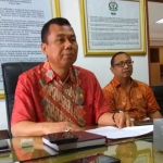 Kepala Badan Perencanaan Pembangunan Daerah (Bappeda) Pemerintah Kota Kediri Suprapto, digelandang tim Kejaksaan Negeri Kota Kediri