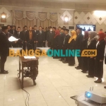 Bupati Gresik, Fandi Akhmad Yani, saat melantik 59 pejabat. Foto: SYUHUD/BANGSAONLINE