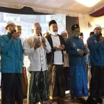 Gus Yani saat mengikuti pembacaan sholawat Nabi Muhammad SAW. foto: ist.