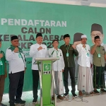 Ketua DPRD Kabupaten Pasuruan, Sudiono Fauzan atau yang akrab disapa Mas Dion, saat mendaftar sebagai calon kepala daerah dalam penjaringan internal PKB.