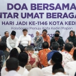 Wali Kota Kediri Vinanda Prameswati saat mengikuti kegiatan doa bersama. (Ist). 