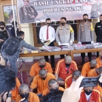 AKBP Dicky Ario Yustisianto, Kapolres Ngawi saat menggelar konferensi pers di Mapolres Ngawi, Senin (27/7/2020). (foto: ist).