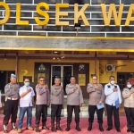 Petugas dari Polsek Waru saat mendapat kunjungan dari Tim Penilai Lomba Kebersihan Polresta Sidoarjo.