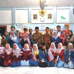 Mahasiswa BBK 6 Unair saat perpisahan KKN di Desa Sukorejo Gresik. (Ist)
