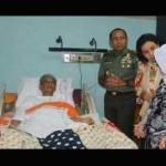 KH Hasyim Muzadi saat menjalani perawatan. foto: reprojat