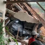 Tanah longsor yang terjadi di Desa Wagir Kidul, Kecamatan Pulung, Kabupaten Ponorogo, membuat beberapa rumah dan kendaraan mengalami rusak berat. Foto: ist.