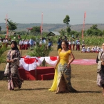Fashion show dalam peringatan HUT ke-78 RI, yang menampilkan batih khas Desa Gaji, Tuban.