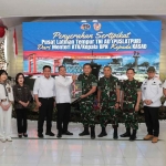 Menteri ATR/BPN saat menyerahkan 42 sertifikat untuk Puslatpur Kodiklat TNI AD.