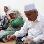 Khofifah Indar Parawansa (paling kiri) bersama Nyai Mahfudhoh Wahab dan Dr KH Asep Saifuddin Chalim dalam suatu acara. foto: MMA/bangsonline.com