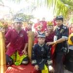 ?Eko Ari Bawanto, pendiri Padepokan Seni Dewi Sekartaji, bersama anak didiknya saat tampil di Banyuwangi Etno Carnival. foto:rosihan c anwar/bangsaonline