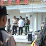 Wali Kota Pasuruan, Gus Ipul saat memimpin apel pengamanan Pemilu di Polres Pasuruan Kota (dok. Ist)