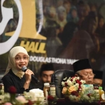 Wali Kota Kediri Vinanda Prameswati, yang karib disapa Mbak Wali memberikan sambutan di acara Haul ke-1 Gus Lik. (Ist)