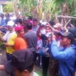 Takut kericuhan dengan temuan Al-Quran raksasa, rumah Ustadz Anang Asriyanto di Dusun Glagah RT 12 RW 03 Desa Glagah Harum di police line. Nanang Ichwan/BangsaOnline