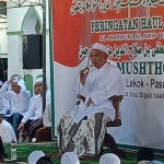 KH. Mustofa bin Mustofa saat sambutan mewakili keluarga.