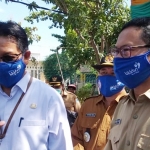 Kepala BKKBN Jatim Sukaryo Teguh Santoso didampingi Sekda Lamongan Yuhronur Efendi.