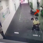 Pelaku, Zaenal (25) yang merupakan pelaku pencurian limbah medis saat terekam karena CCTV di RSUD dr. Soewandhie.