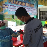 Suasana saat tes urine yang digelar Lapas Ngawi dalam rangka memperingati Hari Bhakti Pemasyarakatan ke-58.