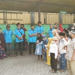 Spekal Jombang saat menggelar santunan kepada ratusan anak yatim piatu, Jumat (29/04/2022) sore.