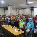 Para pelaku UMKM di Gresik saat mengikuti sosialisasi perizinan yang digelar DPMPTSP, belum lama ini. foto: ist