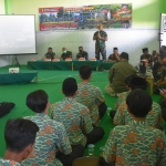 Giat Kampanye Kreatif Rekrutmen Calon Prajurit yang berlangsung di Pondok Pesantren Al Fatich.