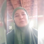 Tangkapan layar dari video viralnya emak-emak yang keluhkan pelayanan SIM di Polres Gresik.