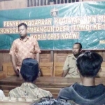 Pemateri sedang memberikan penyuluhannya.