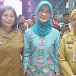 Pj Wali Kota Kediri, Zanariah (kiri), bersama pemimpin perempuan lainnya. Foto: Ist