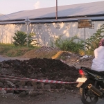 Perbaikan gorong-gorong di pertigaan Talun Desa Gununggangsir.